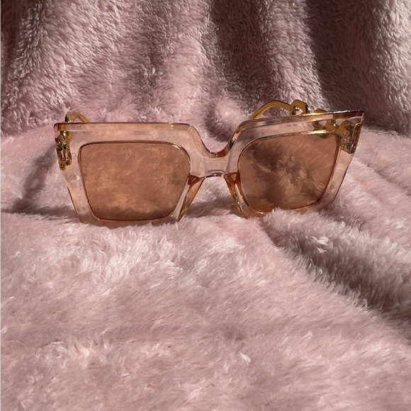 ✨ Rosé All Day Babe Sunglasses – Pink Gold Chainlink Glam - Picture 3 of 4
